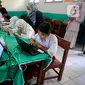 Sejumlah siswa SDN Pondok Petir 01 mengikuti Asesmen Nasional Berbasis Komputer (ANBK) di Depok, Jawa Barat, Selasa (4/10/2022). Dinas Pendidikan Kota Depok Bidang Pembinaan SD mensosialisasikan ANBK. (merdeka.com/Arie Basuki)