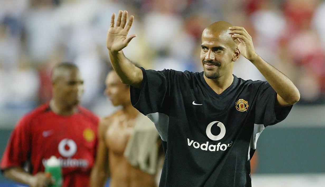 Juan Sebastian Veron. Gelandang yang kini berusia 46 tahun ini didatangkan Manchester United dari Lazio pada 2001/2002. Total dua musim, ia tampil dalam 82 laga dengan mencetak 11 gol. Ia dilepas ke Chelsea pada 2003/2004. (Foto: AFP/Getty Images/Laurence Griffiths)