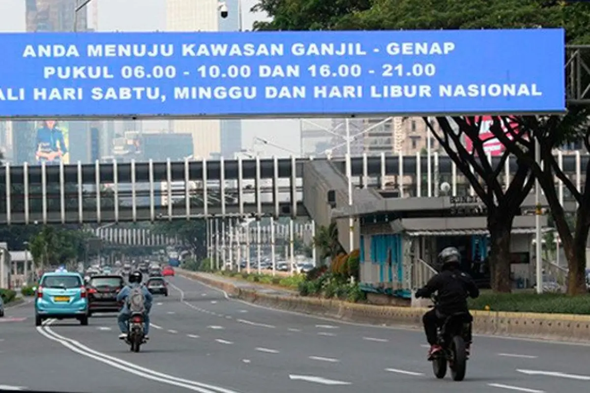 Banner Infografis Ganjil Genap Sepeda Motor saat PSBB Transisi Jakarta. (Liputan6.com/Helmi Fithriansyah)
