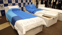 Tempat tidur yang akan digunakan para atlet pada Olimpiade 2020 dan Paralimpiade 2020 terbuat dari kardus bekas. (JIJI PRESS / AFP)