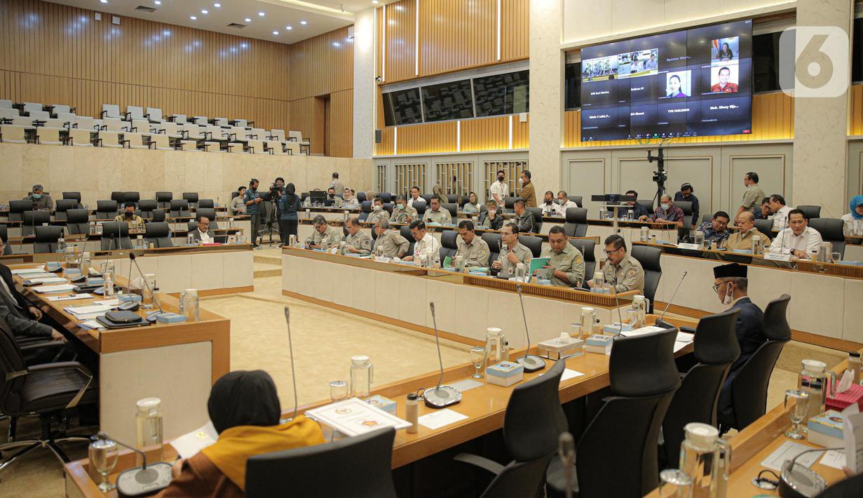 Suasana rapat kerja Menteri Pertanian (Mentan) Syahrul Yasin Limpo dengan Komisi IV DPR di Kompleks Parlemen Senayan, Jakarta, Senin (16/1/2023). Raker tersebut membahas mengenai Kinerja Kementerian Pertanian mulai dari program-program kerja yang tidak memberikan dampak signifikan terhadap petani, hingga data stok pangan yang berbeda. (Liputan6.com/Faizal Fanani)