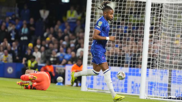 Foto: Melihat Selebrasi Tiup Balon Ala Christopher Nkunku, Borong 3 Gol Untuk Chelsea