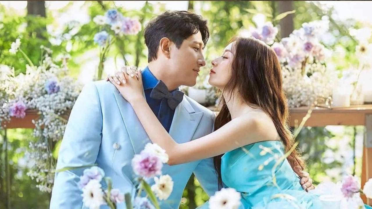 Jiyeon dari T-Ara dan Hwang Jae Gyun sedang menghadapi proses perceraian setelah menikah pada bulan Desember 2022.