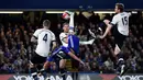 Striker Chelsea, Diego Costa, melakukan tendangan salto ke arah gawang Tottenham Hotspur dalam laga Liga Inggris di Stadion Stamford Bridge, London, (2/5/2016). (Reuters/Dylan Martinez)