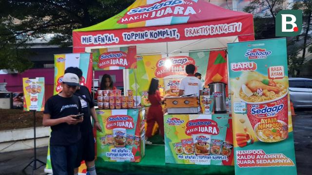 Booth Mie Sedap Cup pada Malamnya Bola