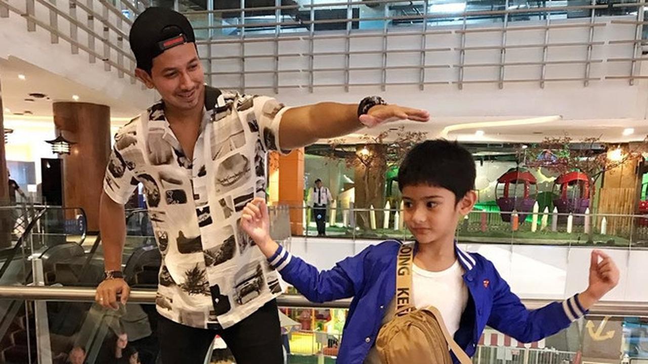 7 Potret Keakraban Sonny Septian dan King Faaz Arafiq, Kompak Banget