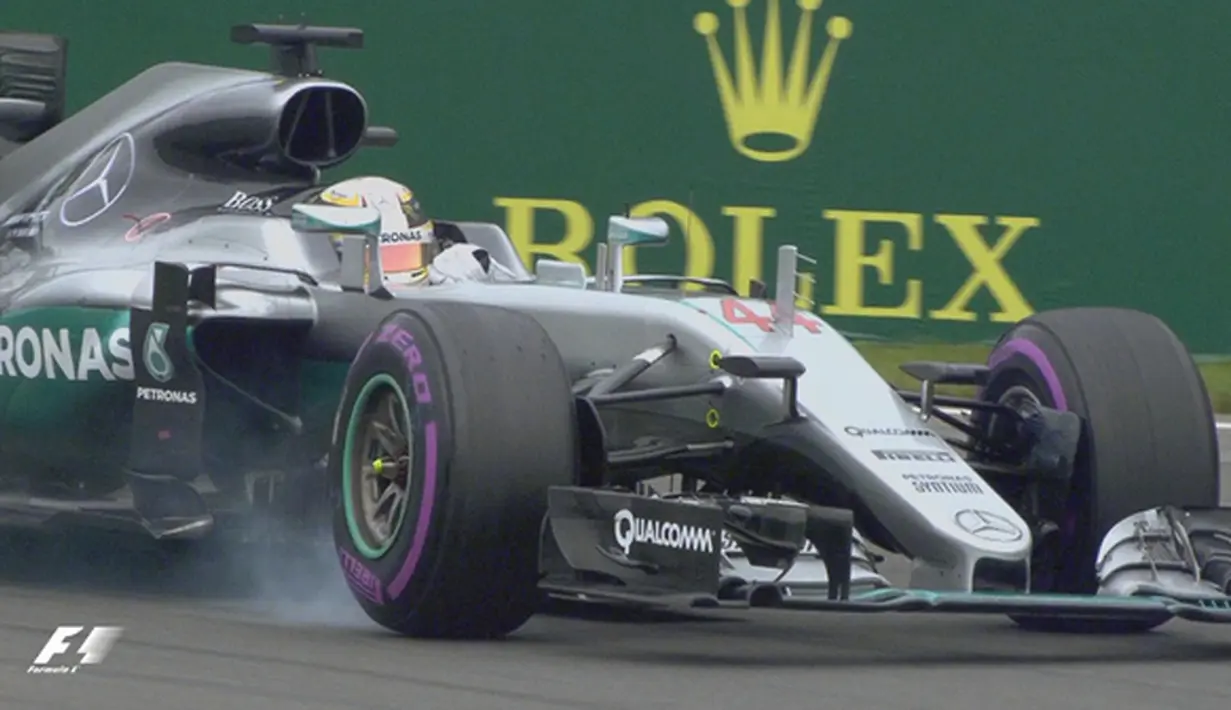 Pebalap Mercedes, Lewis Hamilton, akan start pertama setelah menjadi yang tercepat dalam kualifikasi F1 GP Kanada, Sabtu (11/6/2016) atau Minggu (12/6/2016) dini hari WIB. (Bola.com/Twitter/F1)  
