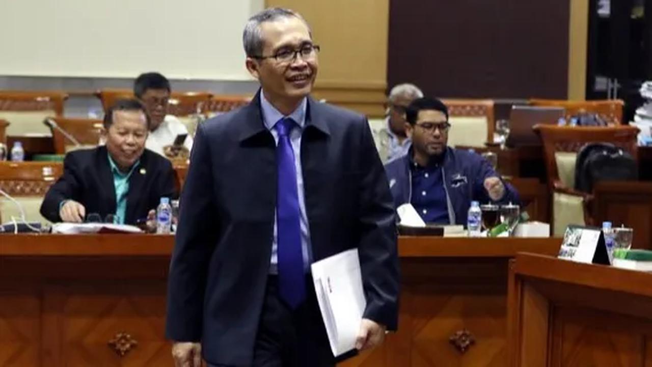 Menurut Adi, seharusnya sejak awal KPK membuat tim koneksitas dengan Puspom TNI saat mengetahui adanya prajurit TNI aktif yang terlibat.