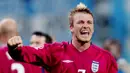 Kapten Timnas Inggris, David Beckham, melakukan selebrasi usai mencetak gol ke gawang Argentina pada laga Piala Dunia 2002 di Stadion Sapporo Dome, Jepang. (AFP/William West)