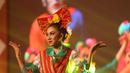 Para penari menampilkan tarian dari Betawi pada Pembukaan Kejuaraan Dunia Wushu 2015 di JCC, Senayan, Jakarta, Jumat(13/11/2015). (Bola.com/Nicklas Hanoatubun)