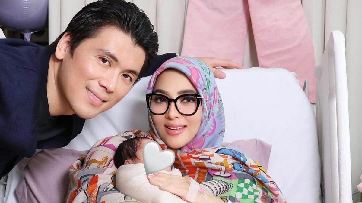 Potret Baby Face Reveal Princess R yang Menggemaskan, Lebih Mirip ...