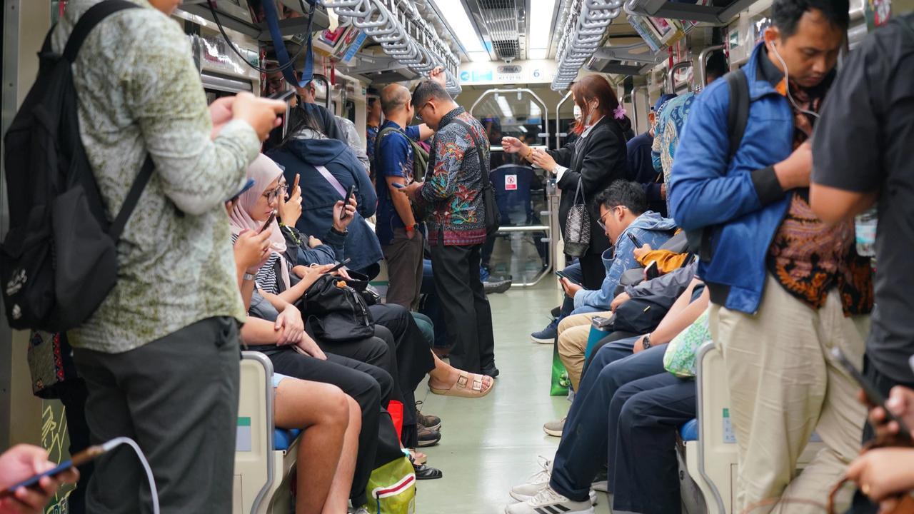 FOTO: Pengguna LRT Jabodebek Tembus Rekor Tertinggi April 2026