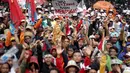 Ribuan orang yang tergabung dalam Front Nelayan Bersatu menggelar aksi unjuk rasa di depan kantor Kementerian Kelautan dan Perikanan (KKP), Jakarta, Kamis (26/2/2015). (Liputan6.com/Faizal Fanani)