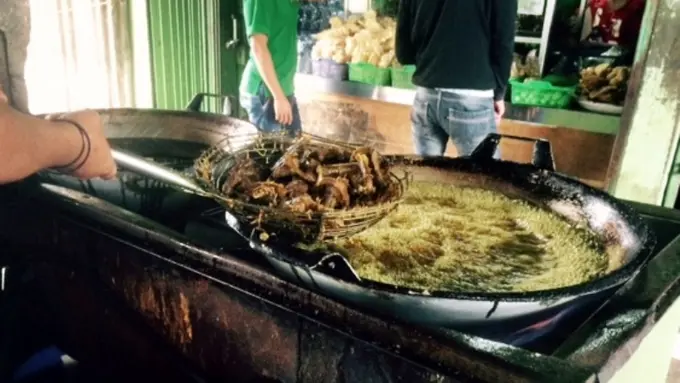 Bebek Bulak Kapal, Warung Makan Paling Juara se-Bekasi!