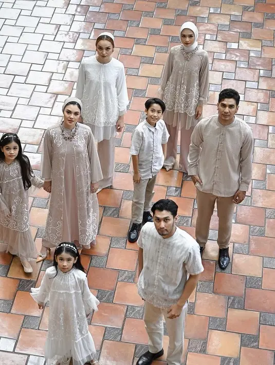 Foto high angle menjadi fenomena saat ini, Sahabat Fimela bisa mencoba untuk mengambil sudut foto dari atas untuk hasil yang unik dan trendy. (Foto: Instagram/@geulis.id)