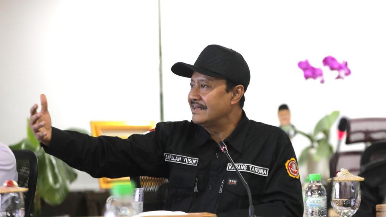 Pertemuan antara Menteri Sosial Saifullah Yusuf (Gus Ipul) dan Wakil Menteri Komunikasi dan Digital Angga Raka Prabowo di Kantor Kemensos