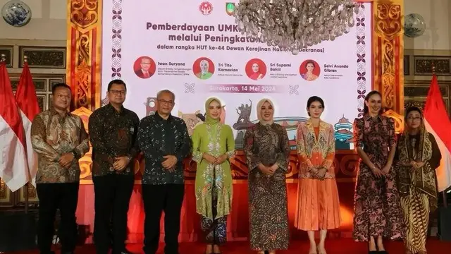 6 Pesona Elegan Selvi Ananda Dibalut Kebaya dan Batik saat Hadiri HUT ke-44 Dekranas di Solo