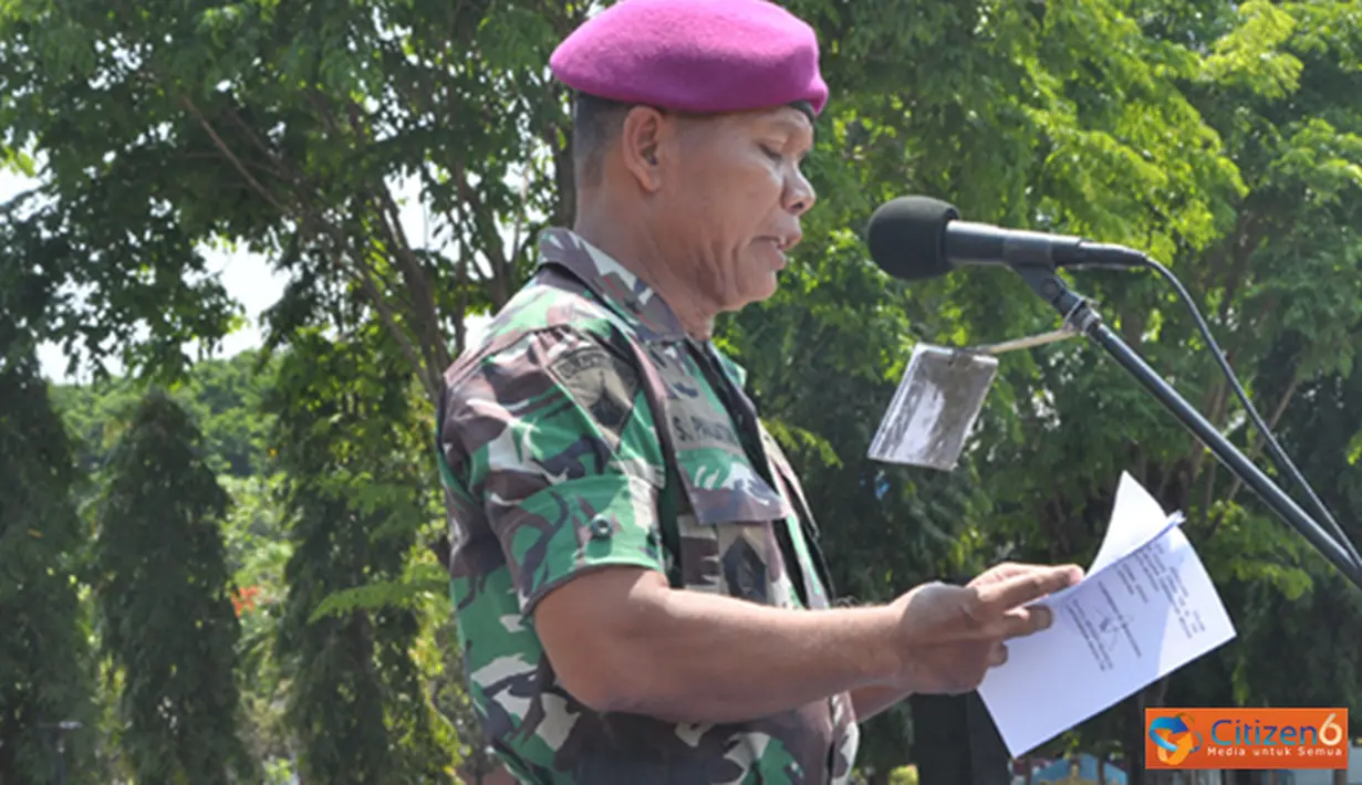Citizen6, Surabaya: Pendidikan yang akan berlangsung antara enam sampai sepuluh bulan tersebut di buka Wakil Komandan Kobangdikal Brigjen TNI Marinir Sturman Panjaitan di Lapnagan Laut Seram Bumimoro, Kobangdikal, Surabaya. (Pengirim: Penkobangdikal)
 