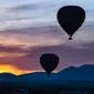 Ilustrasi balon udara di Teotihuacan, Negara Bagian Meksiko, Meksiko. (dok. Unsplash.com/Ricardo Camargo)