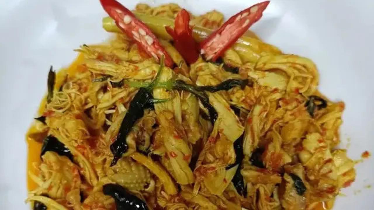 Ayam Suwir Rica-Rica Kemangi, Hidangan Pedas Segar yang Membuat Nasi Tak Bersisa