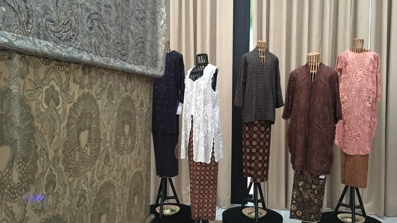 Oscar Lawalata Dorong Regenerasi Seniman Batik Indonesia