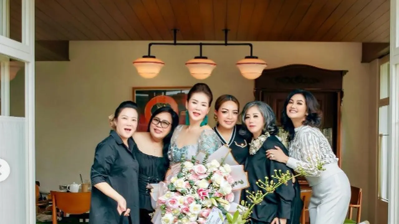 Potret Bella Saphira dan sahabat-sahabatnya (Sumber: Instagram/bellasaphiraofficial)