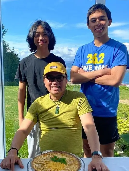 Tantowi Yahya dan Adjani Yahya (Instagram/tantowiyahyaofficial)