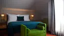 Salah satu kamar yang berada di hotel mewah milik Cristiano Ronaldo, The Pestana CR7 Lisbon, di ibu kota Portugal, Lisbon, Minggu (2/10). Hotel bintang empat itu memiliki fasilitas lengkap dengan 82 kamar hotel. (PATRICIA DE MELO MOREIRA/AFP)