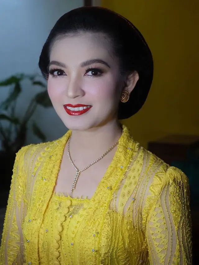 Pesona Cantik Selvi Ananda Kenakan Kebaya, Tidak Kalah dengan Adik Ipar Erina Gudono