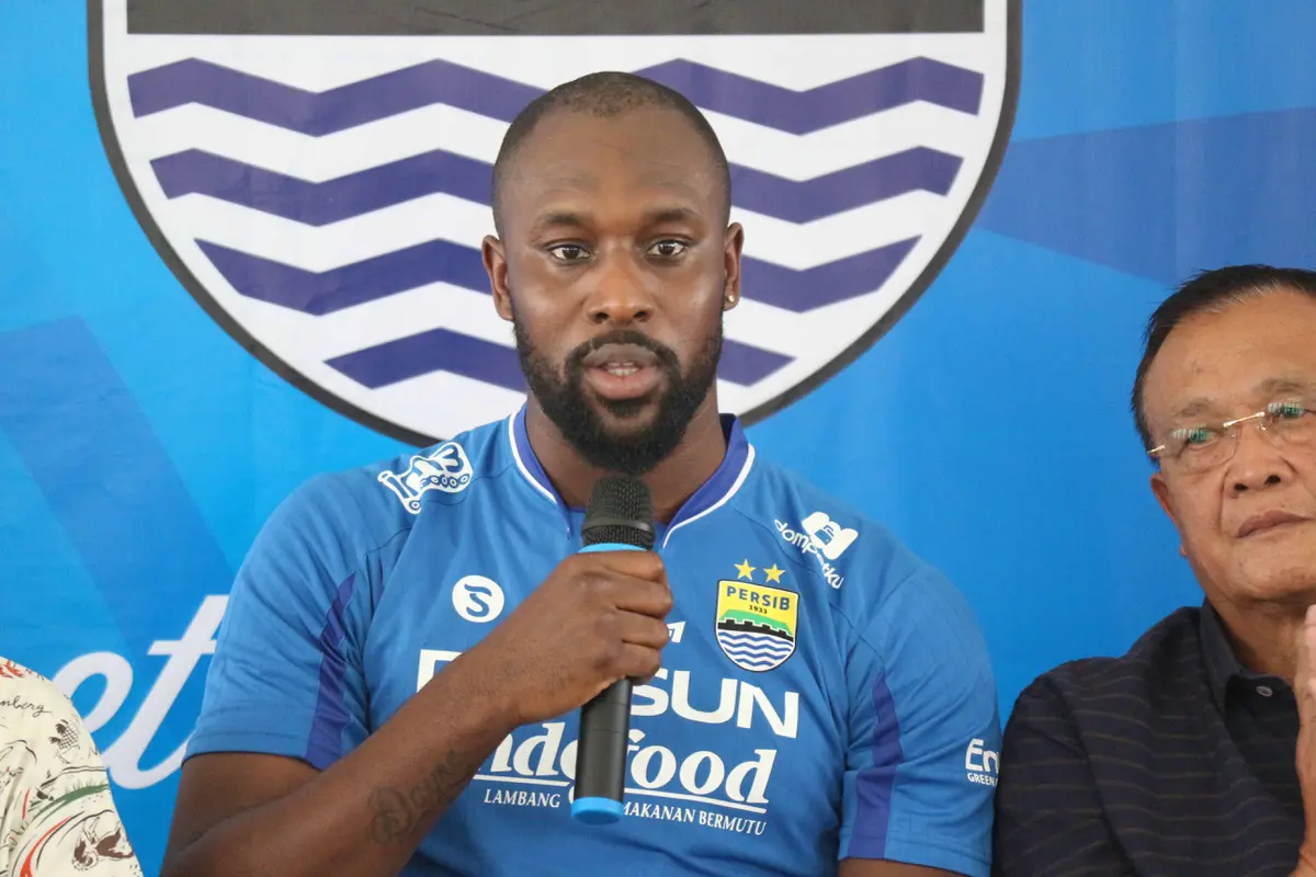 Striker Persib Bandung Carlton Cole (Liputan6.com / Kukuh Saokani)