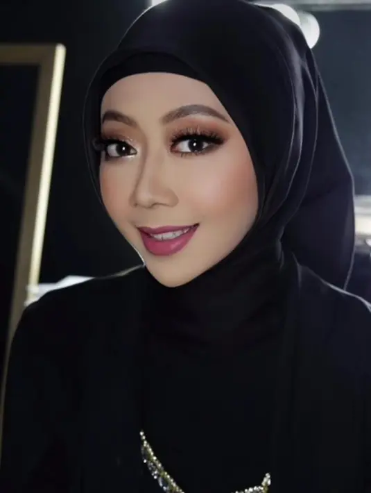 Lucunya, netizen menyebut Asri Welas memakai filter yang sudah ada di instagram [instagram/joemakeup20]