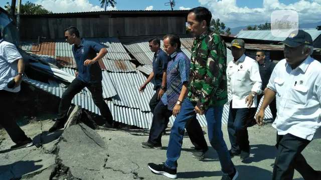 Presiden Jokowi tinjau kondisi Kota Palu usai gempa. (Liputan6.com/Septian Deny)