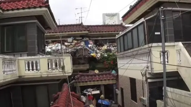 Pria Ini Kumpulkan Rongsokan Sebagai Warisan Untuk Putranya, Kisahnya Bikin Haru. (Sumber: Oddity Central)
