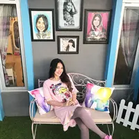 Via Vallen akhir-akhir ini sedang ramai jadi pusat perhatian public lantaran lagunya yang bertajuk Sayang sering terdengar di segala penjuru. Bukan hanya itu, ia juga tersorot soal dandanannya sehari hari. (Instagram/viavallen)