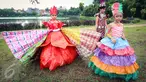 Anak-anak dengan baju daur ulang berjalan pada peringatan Hari Air Sedunia di sarana penampungan air PAM Jaya, Cilandak, Jakarta, Sabtu (25/03). Kegiatan Hari Air Sedunia ini mengangkat tema Waste Water. (Liputan6.com/Fery Pradolo)