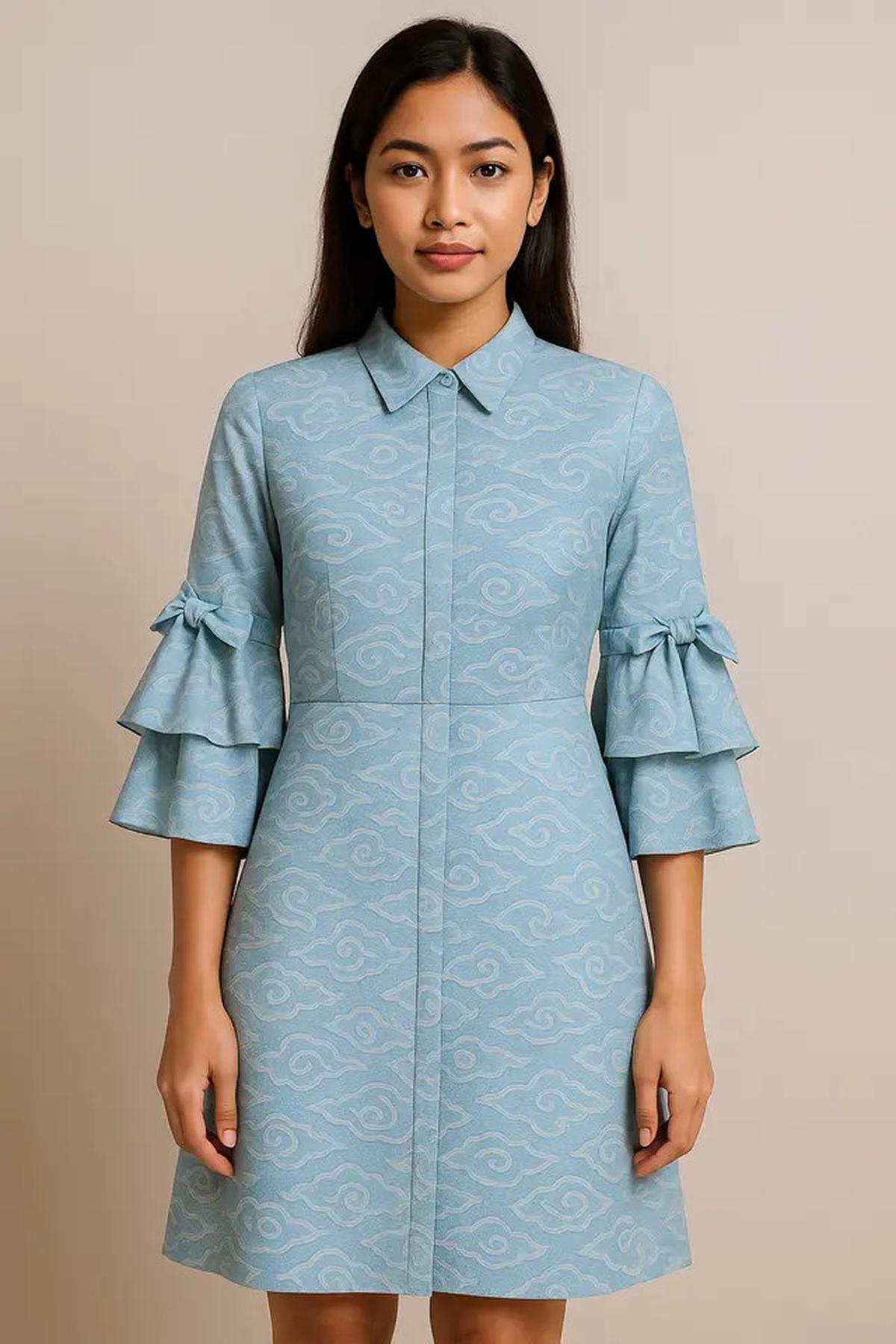 7 Model Batik Lengan Lonceng Dua Tingkat Pastel untuk Kerja, Anggun tapi Tetap Profesional