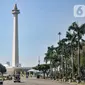 Pengunjung menikmati fasilitas transportasi gratis yang mengantarkan ke Tugu Monas, Medan Merdeka, Jakarta Pusat, Selasa (5/7/2022). Kembali dibukanya Tugu Monas sejak Jumat (1/7) kemarin disambut antusias oleh warga baik dari dalam maupun luar Jakarta sebagai alternatif mengisi libur sekolah. (merdeka.com/Iqbal S Nugroho)