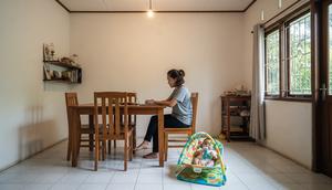 Ide Usaha Jasa Penulis Konten Daring untuk Ibu Rumah Tangga yang Punya Bayi/ AI