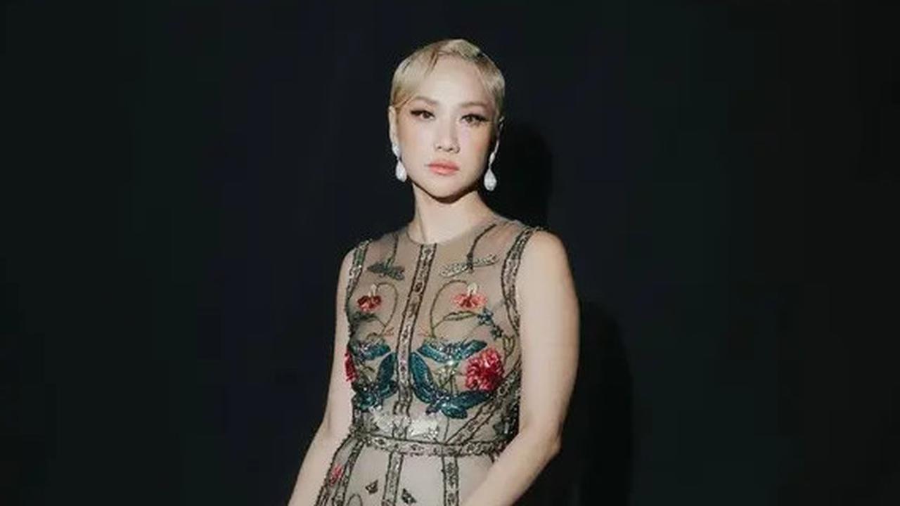 6 Potret Cantik Elegan Bunga Citra LEstari Pakai Floral Dress, Tampil Anggun hingga Estetik Edgy
