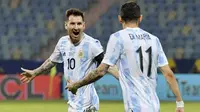 Angel Di Maria dan Lionel Messi - Dua pemain Argentina ini merupakan pilar keberhasilan Tim Tango meraih juara Copa America 2021 lalu. La Pulga yang baru pindah ke PSG kini akan bahu-membahu bersama Di Maria membawa kejayaan klub kebanggaan kota Paris tersebut. (AFP/Nelson Almeida)