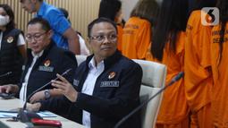 Direktorat Jenderal Imigrasi menangkap 12 orang warga negara asing (WNA) asal Vietnam yang diduga menyalahgunakan visa kunjungan dan wisata. (Liputan6.com/Angga Yuniar)