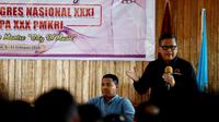 Sekjen PDIP Hasto Kristiyanto dalam acara bersama kader PMKRI di Maluku, Ambon, Minggu (9/2/2020). (Liputan6.com/Putu Merta Surta Putra)