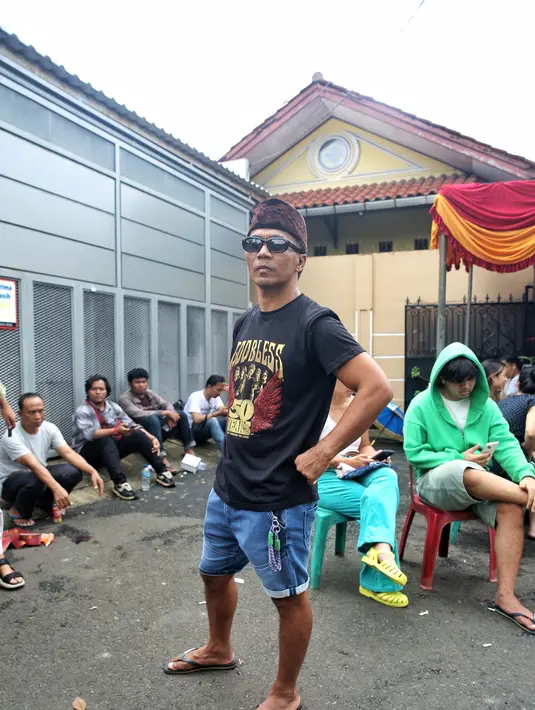 Kaka Slank nyoblos [Fimela/Adrian Putra]