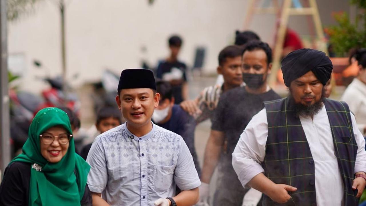Unggahan Bobon Santoso dengan Ustaz Derry Sulaiman Picu Spekulasi: "Biarkan Jadi Urusanku dengan Allah"