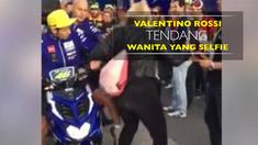 Video Valentino Rossi tendang seorang wanita yang sedang selfie di paddock jelang MotoGP Valencia.