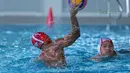 Otot tubuh seorang atlet Polo Air Putra Indonesia  saat mengikuti sesi latihan di Aquatic Center, Senayan, (07/03/2018). Latihan ini meupakan persiapan Asian Games 2018. (Bola.com/Nick Hanoatubun)