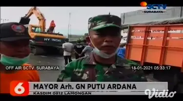 Eceng gondok yang memenuhi Sungai Bengawan Jero di Lamongan, Jawa Timur, dibersihkan oleh sekitar 400 personil TNI, Polri, BPBD, serta elemen masyarakat. Pembersihan eceng gondok ini bisa mengurangi luapan air Sungai Bengawan Jero.