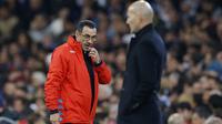 Pelatih Napoli Maurizio Sarri (kiri) adu strategi dengan nakhoda Real Madrid Zinedine Zidane di Liga Champions. (AP Photo/Francisco Seco)