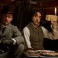 Robert Downey Jr dan Jude Law dalam Sherlock Holmes A Game of Shadows. (themoviepictureshow.com)