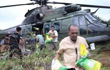 FOTO: Bantuan Udara Menjangkau Kampung-Kampung Terisolasi di Aceh Tengah